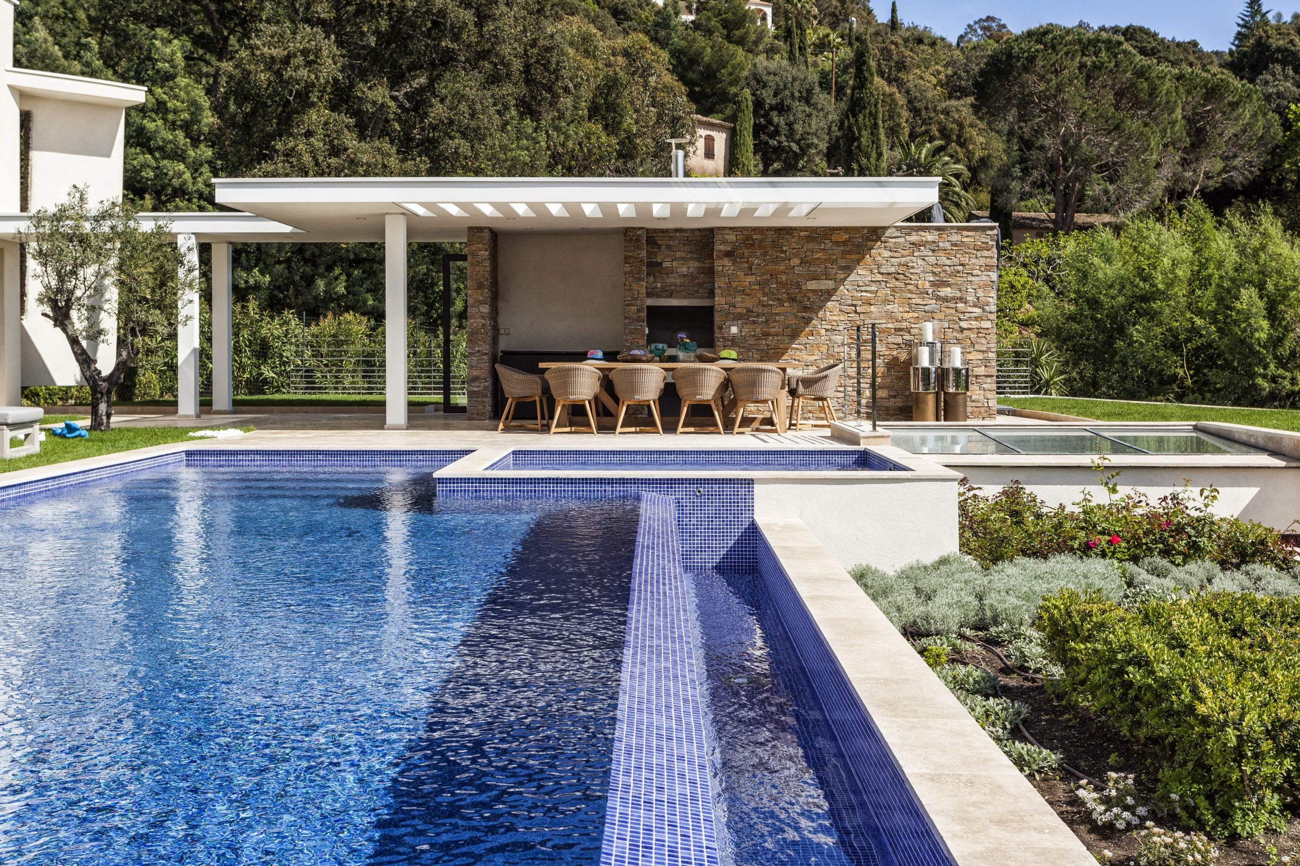 The Humming Villa