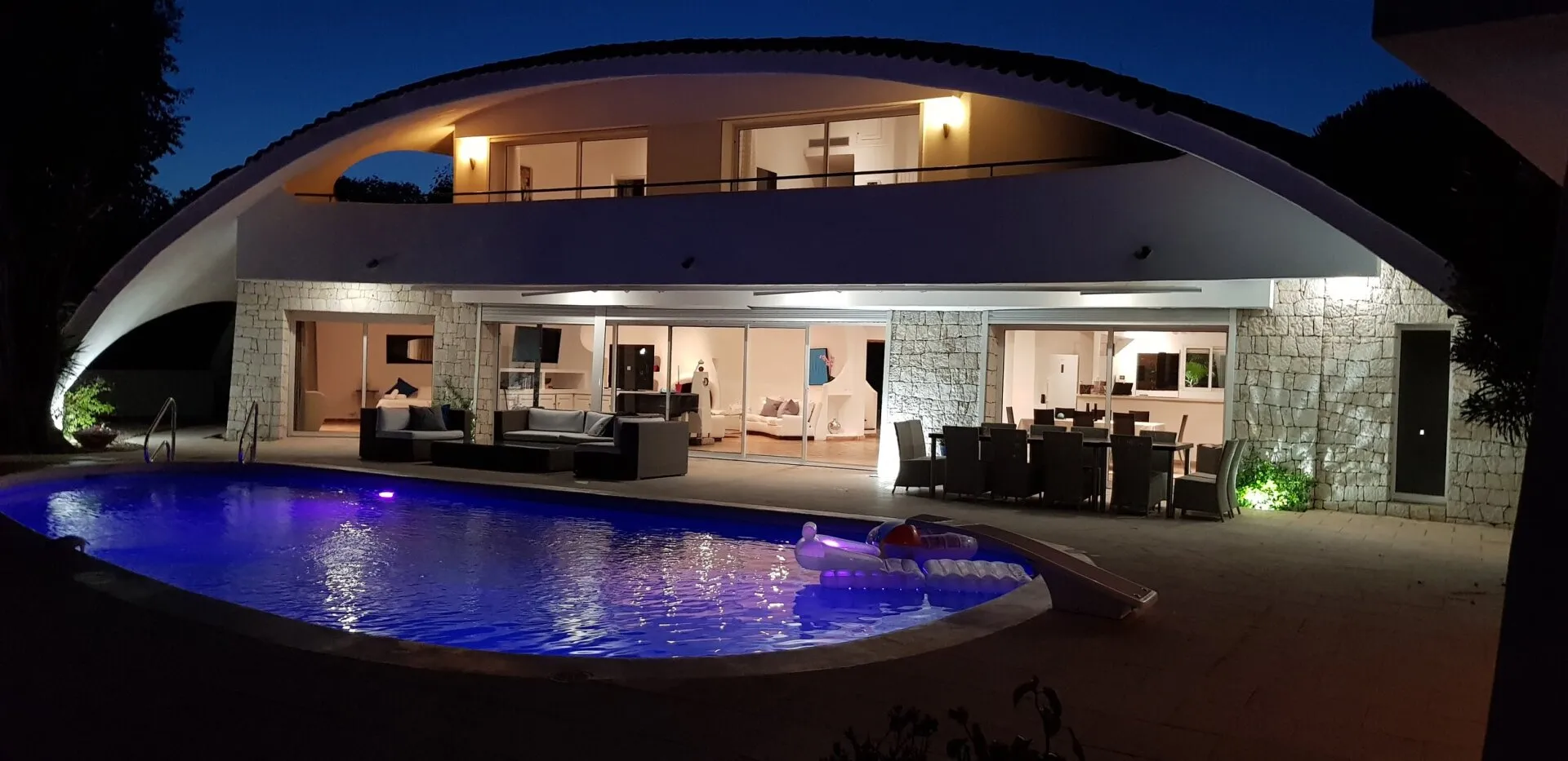 The Roxy Villa