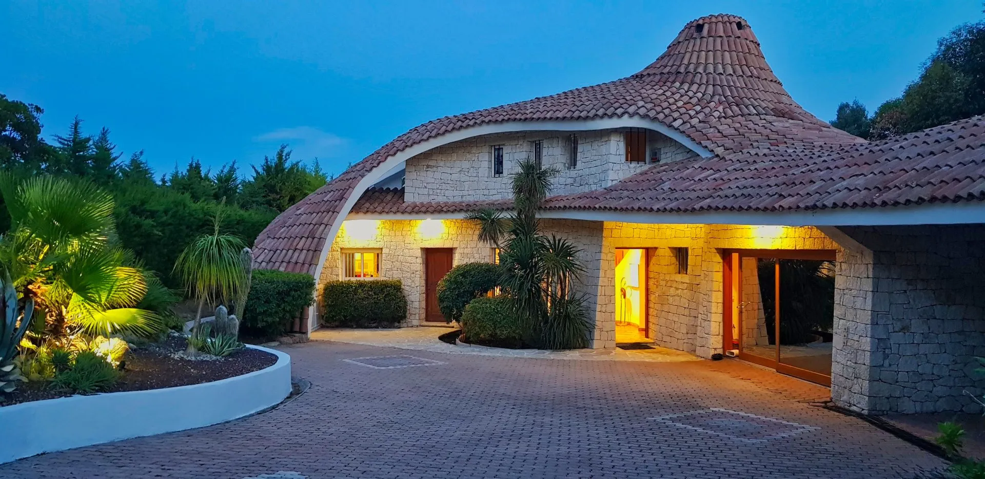 The Roxy Villa