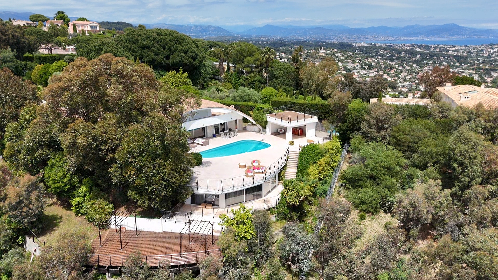 The Roxy Villa