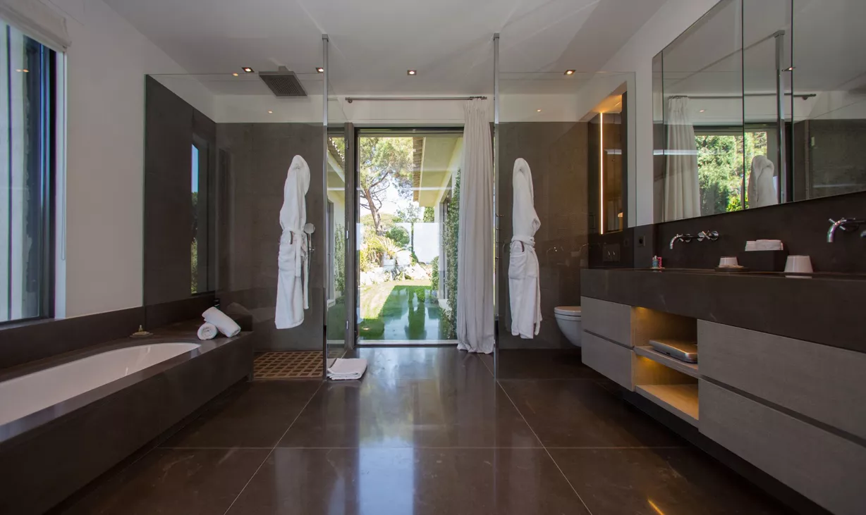 The Leora Villa