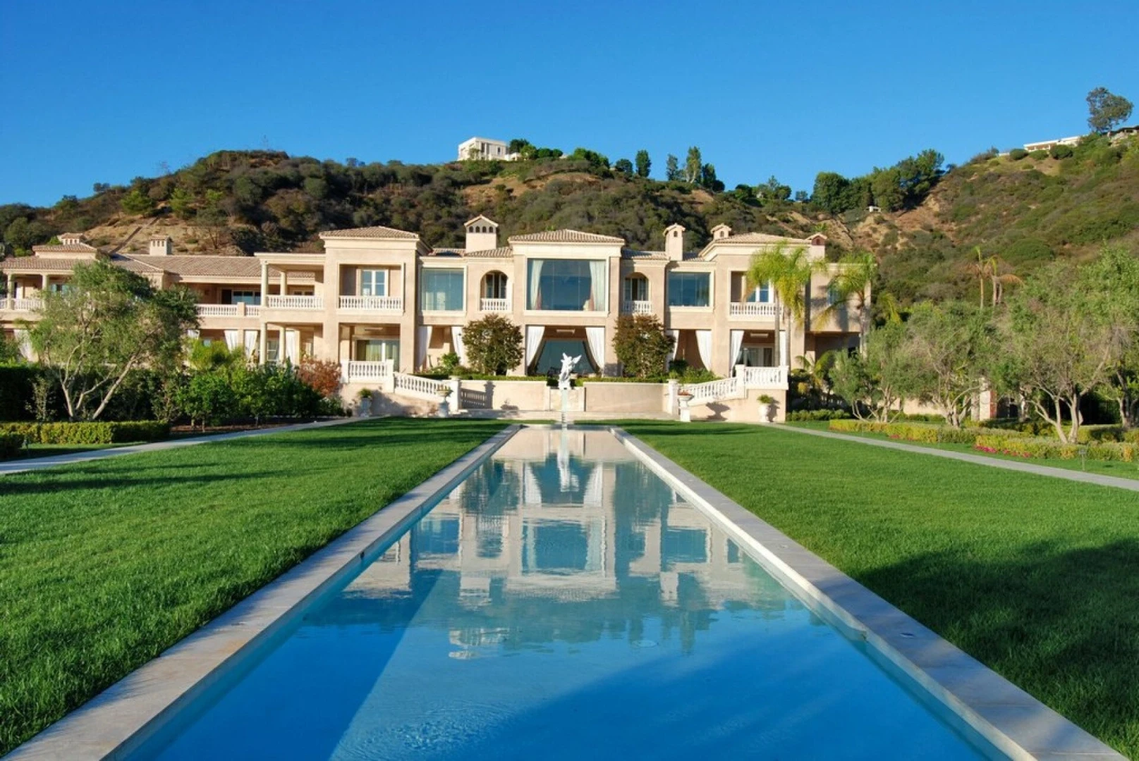 The Lania Mansion