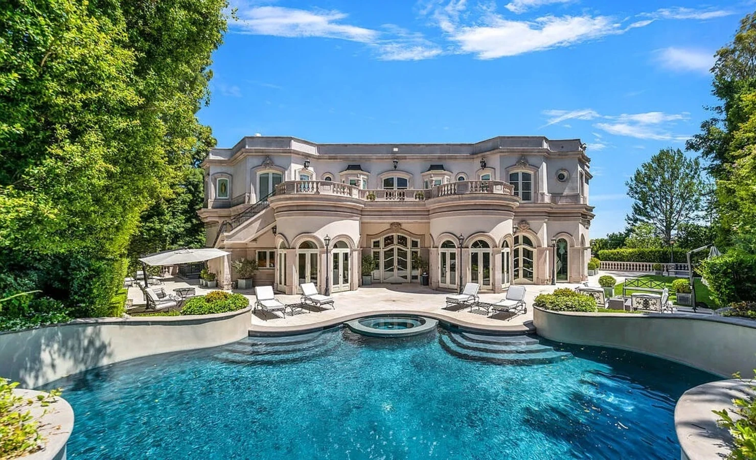 The Laurel Mansion