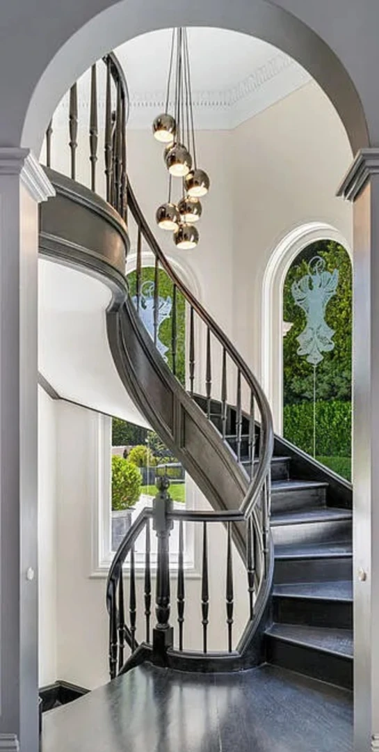 The Laurel Mansion