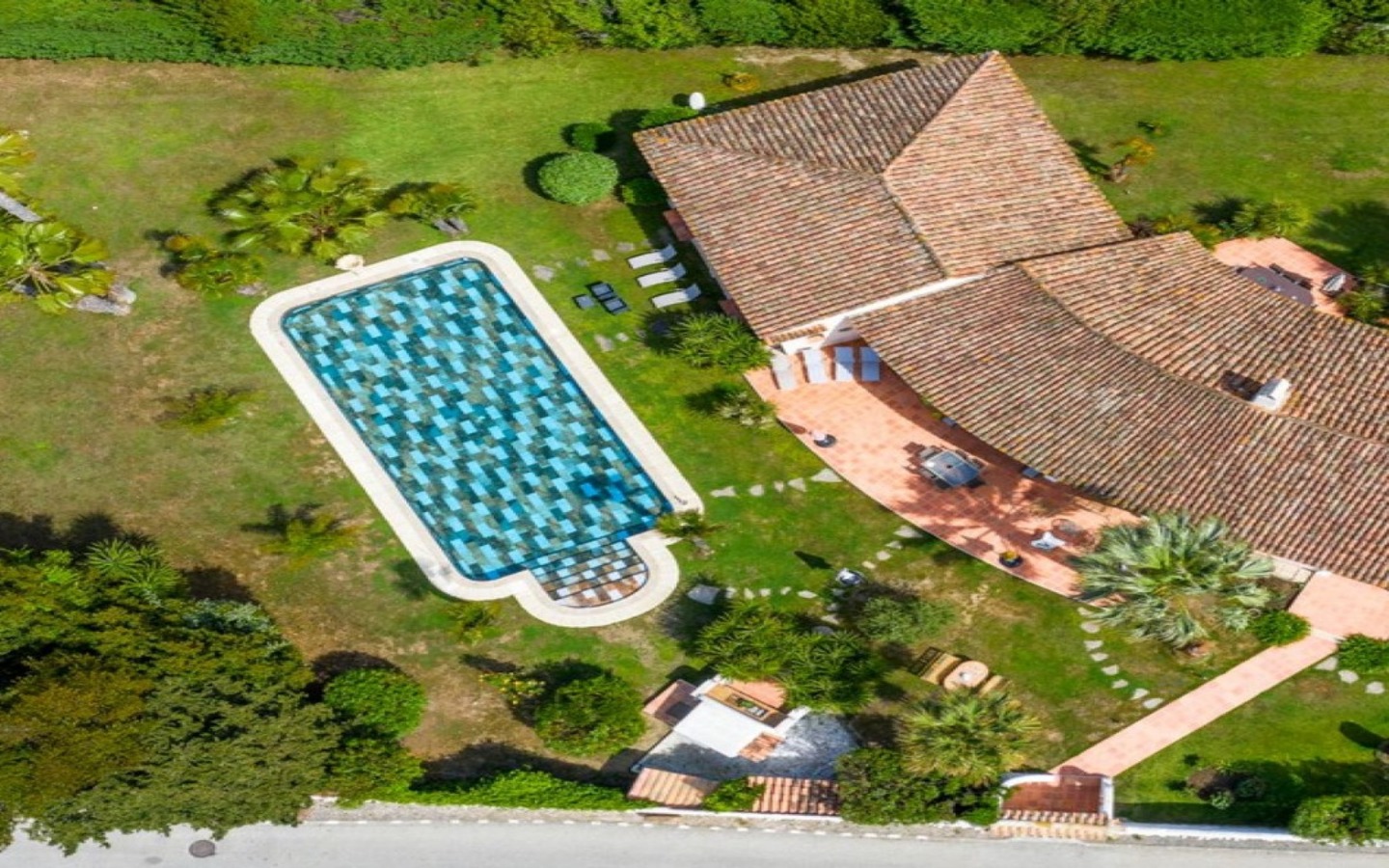 The Aliz Villa