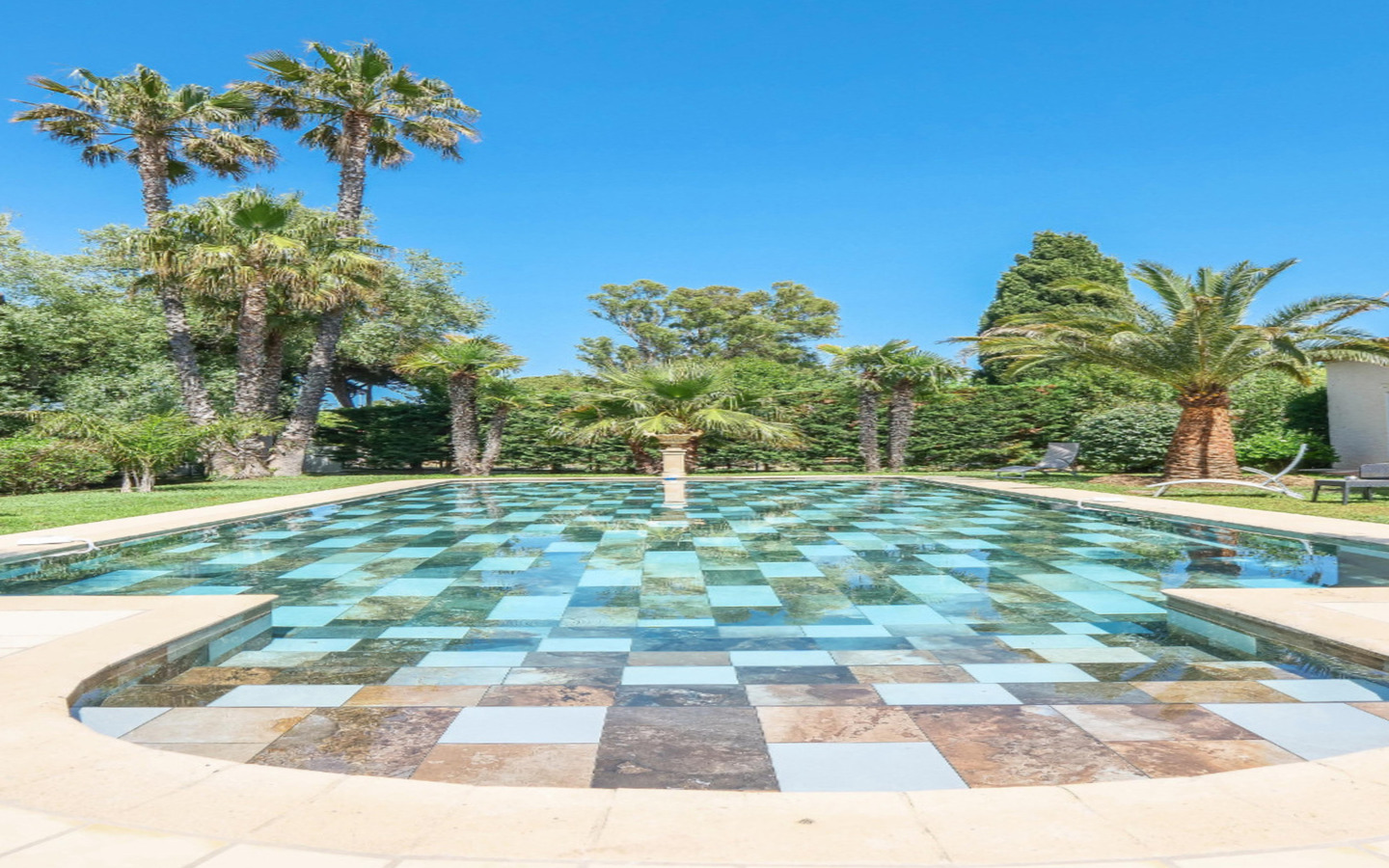 The Aliz Villa