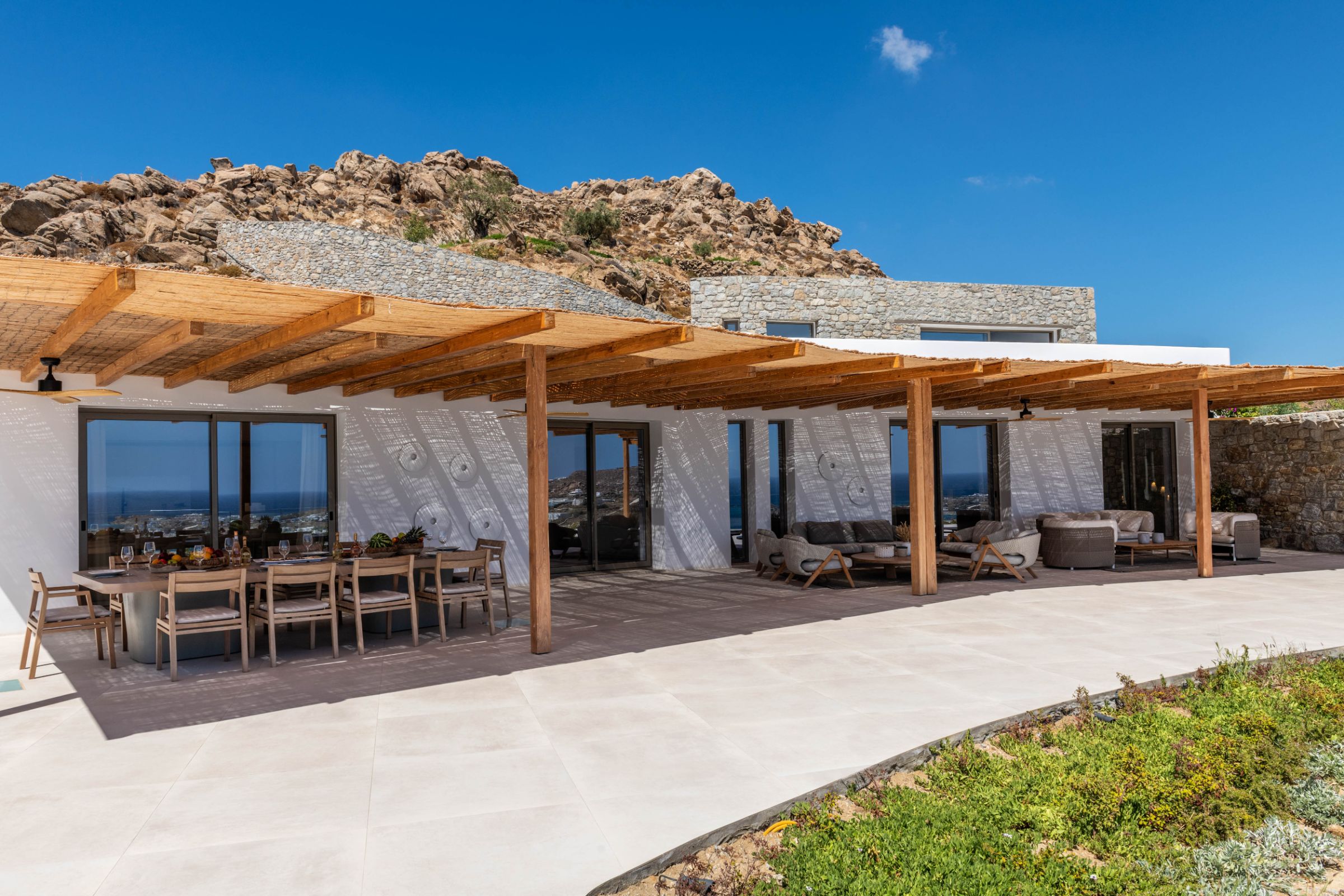 The Psarou Villa