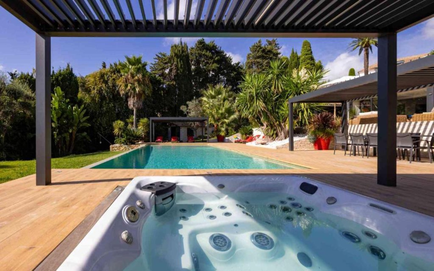 The Cari Villa