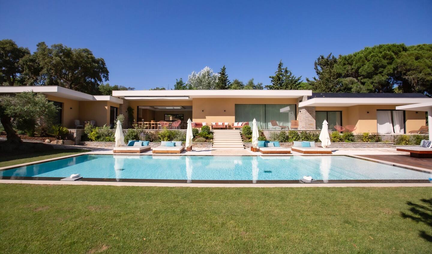 The Alga Villa