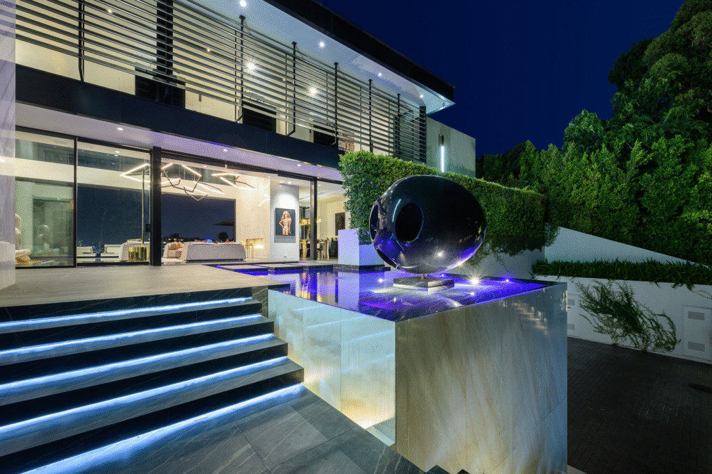 Where do Celebrities stay During the Academy Awards (Oscars) in LA