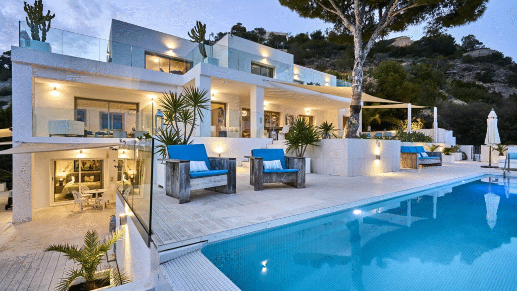 Where to Find Luxury Villa Rentals in Ibiza With a Private Pool?