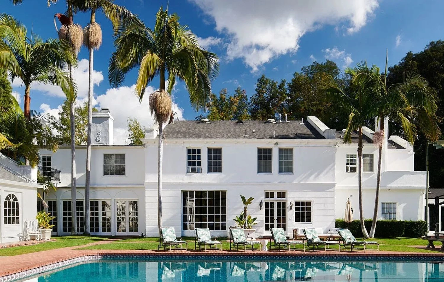 Popular villas in Bel Air for families?