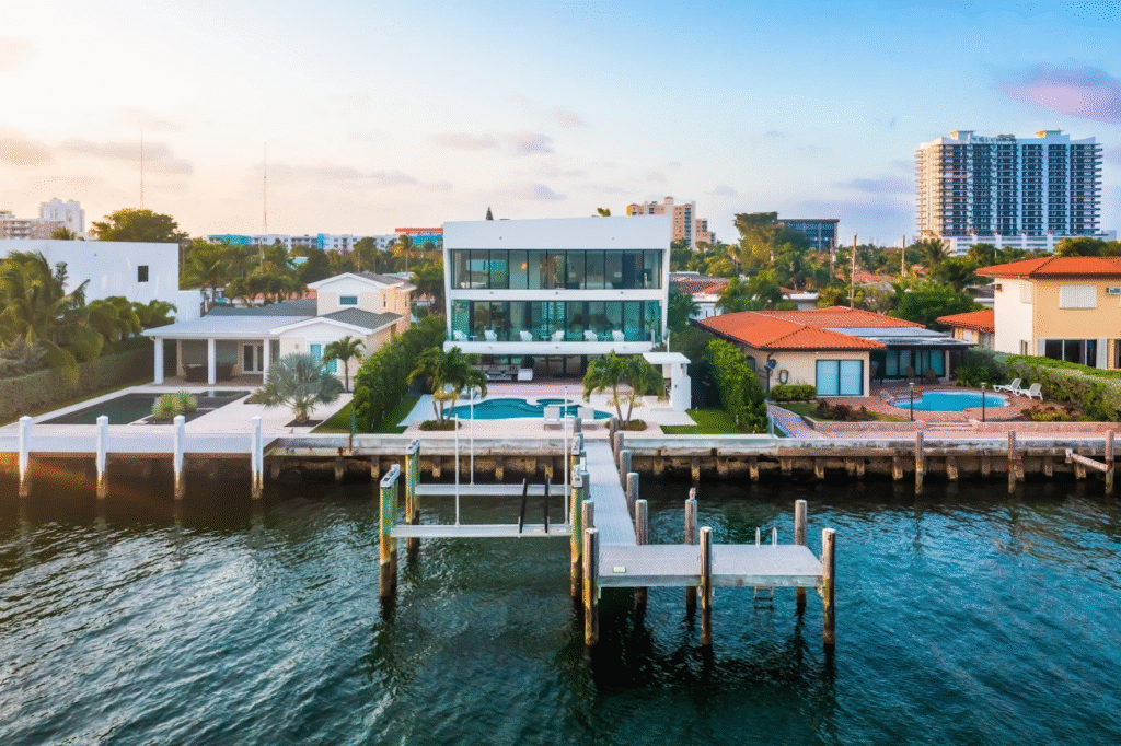 Christmas in Miami 2025: Luxury Villas with Private Beach Access