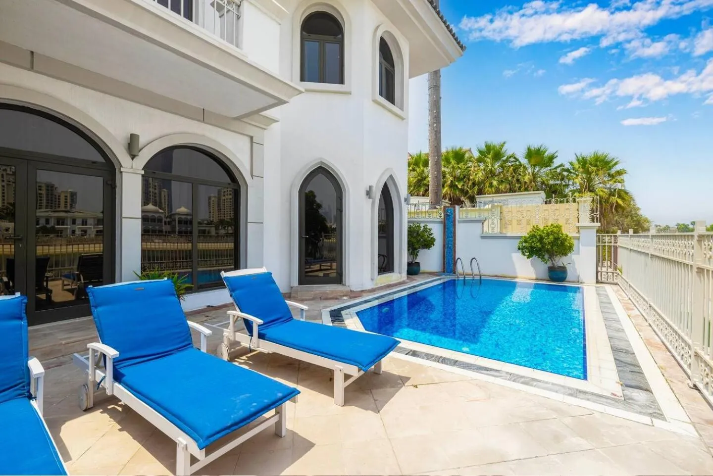 Where Can You Find Dubai Villas for Rent With Private Pools?