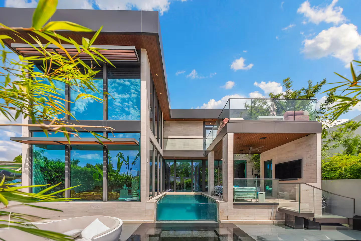 How do I find the biggest villa available in Ibiza?