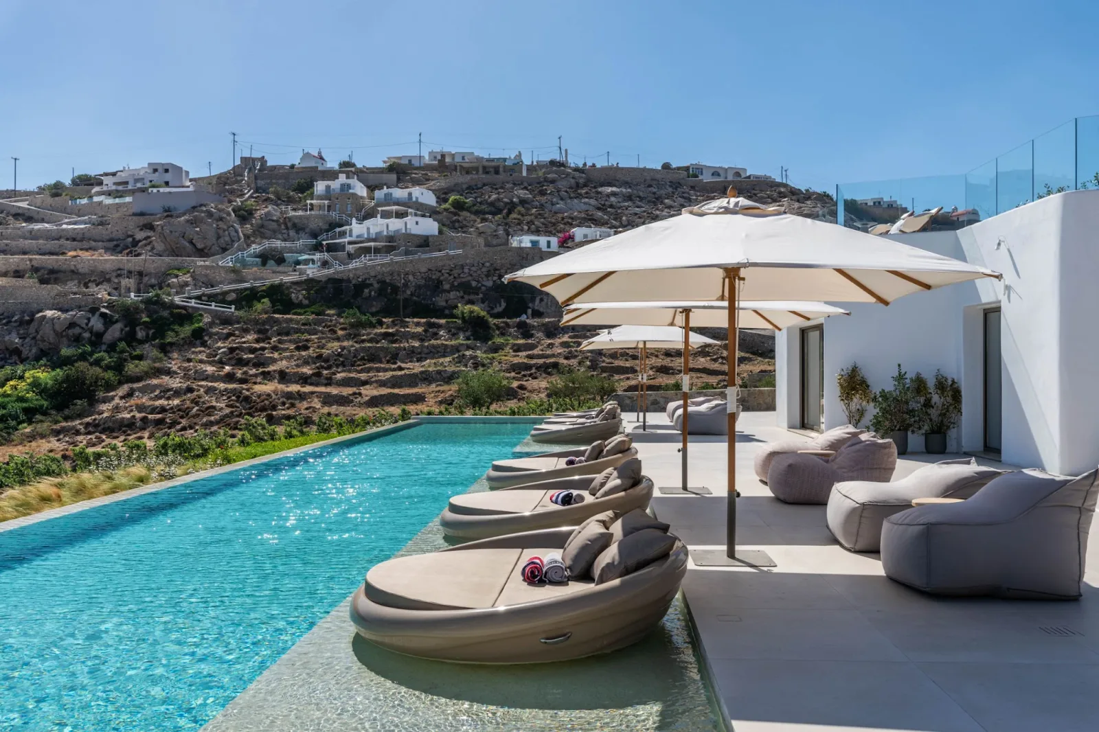 Popular villas in Mykonos for families?